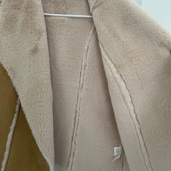 Faux fur vest - Picture 2 of 5